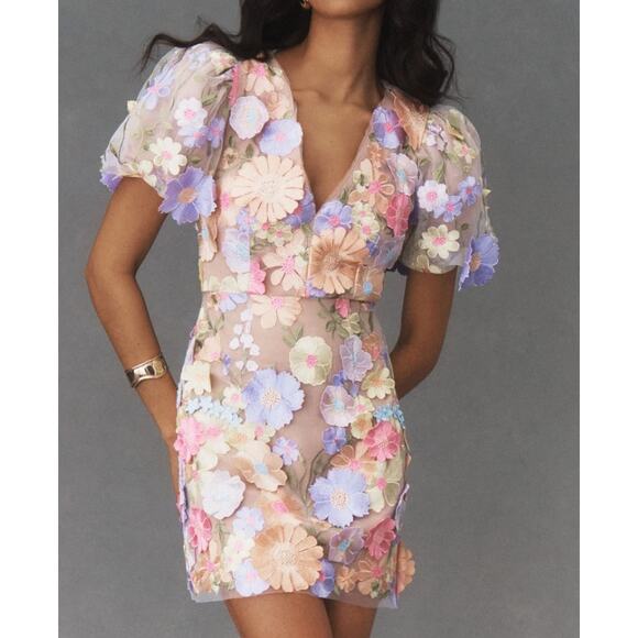 Elliatt Dresses & Skirts - ELLIATT XS Anthea Floral 3D Mini Dress